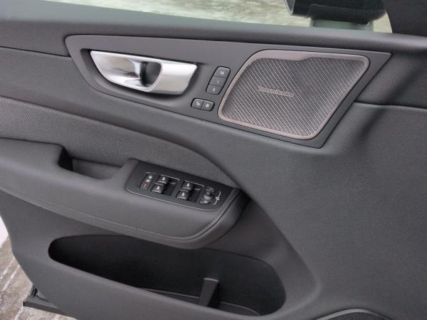 Volvo XC60 T6 AWD Ultra Black Edition+Luft+AHZV+SOFORT