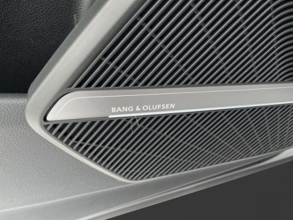 Audi Q5 55 TFSI e QUATTRO S_LINE+AHK+PANO+MATRIX