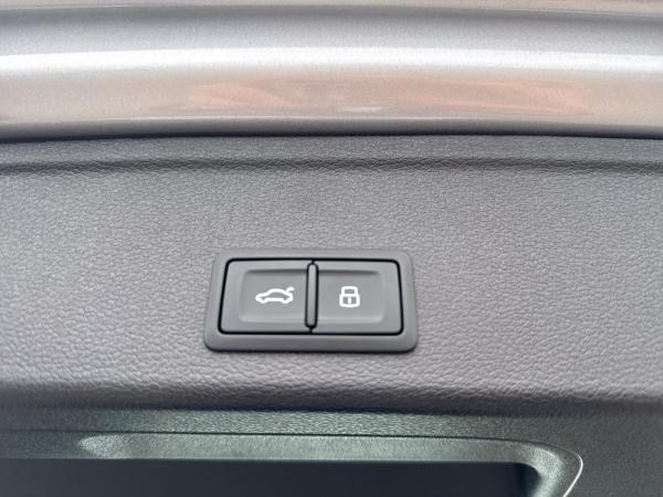 Audi A4 Avant 40 TDI qu. S tr. Matrix Stdhzg HUD ACC