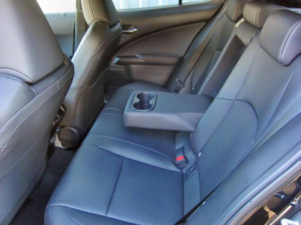 Lexus UX-300h UX 300h F Sport Design