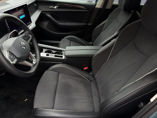 Volkswagen Passat Variant 1.5eTSI DSG Busisness AHK