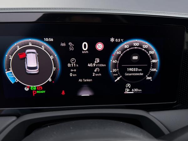 Volkswagen Passat Variant 1.5eTSI DSG Busisness AHK