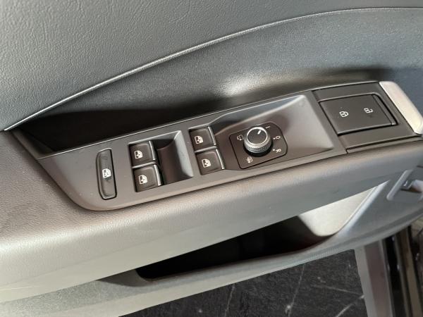 Volkswagen T-Roc 1.5 eTSI DSG Style AHK NAVI WR Sitzheizg. Klima