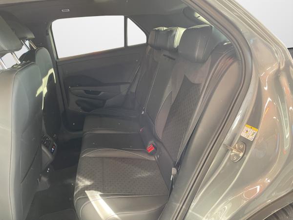 Volkswagen T-Roc 1.5 eTSI DSG R-Line