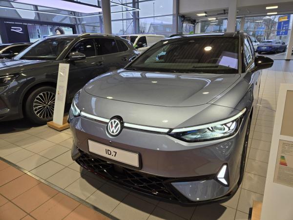 Volkswagen ID.7 Tourer GTX 340PS //SOFORT VERF.// 4MOTION - Wärmepumpe, Pano, LED, Standhzg. usw.