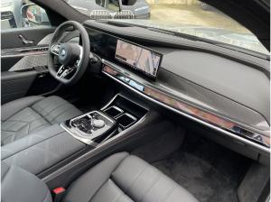 BMW i7 xDrive60 M Sport | TheatreScreen Massage B&W AHK (G70)