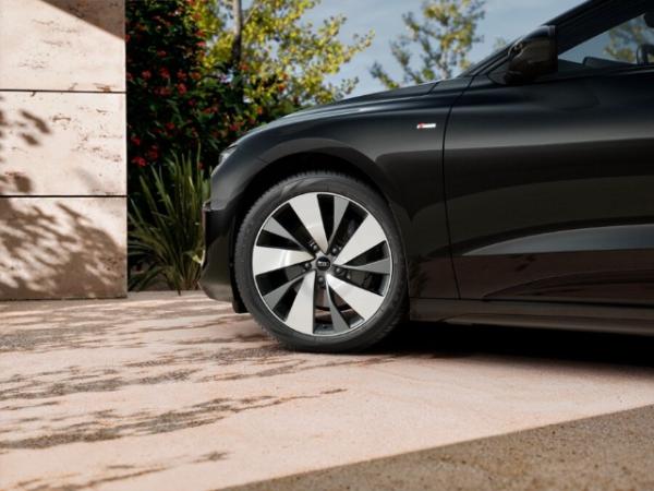 Audi A6 e-tron Avant quattro S line B&O HUD AHK