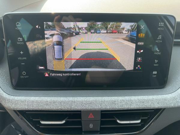 Skoda Kamiq TOUR 115 PS DSG AHZV  / NAVI / KAMERA *SOFORT VERFÜGBAR*