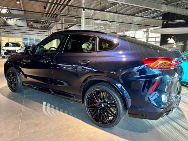 BMW X6 M Competition. CARBONSCHWARZ. INNO. COMFORT+.