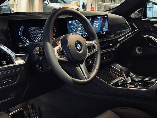 BMW X6 M Competition. CARBONSCHWARZ. INNO. COMFORT+.