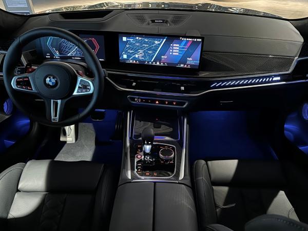 BMW X6 M Competition. CARBONSCHWARZ. INNO. COMFORT+.