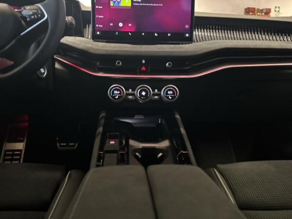 Skoda Superb Combi 1.5 TSI iV Sportline, Pano, Canton