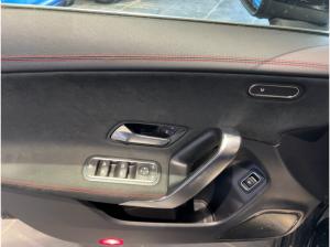Mercedes-Benz CLA 180 d AMG Line Alcantara Sitzheizung Navi