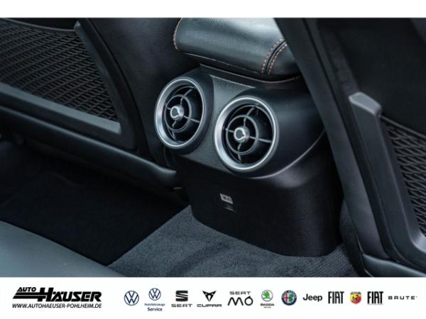 Alfa Romeo Giulia INTENSA 2.0 Turbo AT8 Q4 PANORAMA HARMAN-KARDON BREMBO ROSSO-ETNA