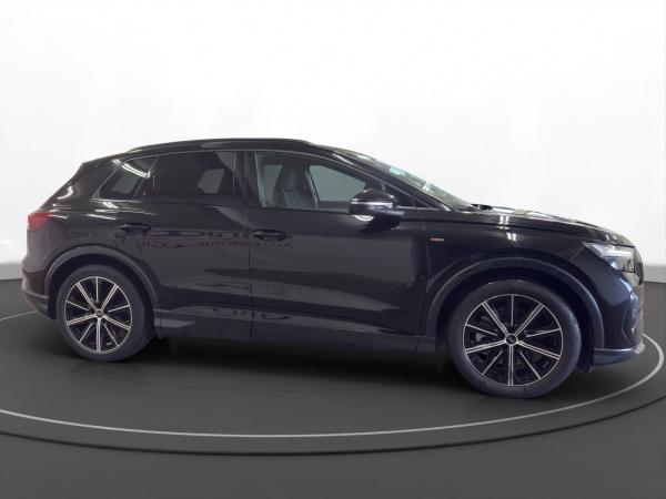 Audi Q4 e-tron 45 S line AHK LED LM 20" Navi PDC+RFK ACC