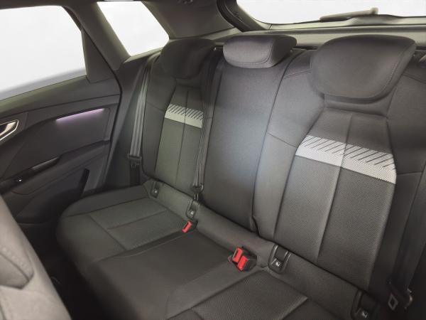 Audi Q4 e-tron 45 S line AHK LED LM 20" Navi PDC+RFK ACC