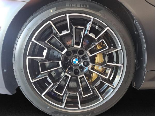 BMW M5 xDrive , 4-türig