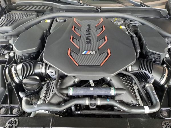 BMW M5 xDrive , 4-türig