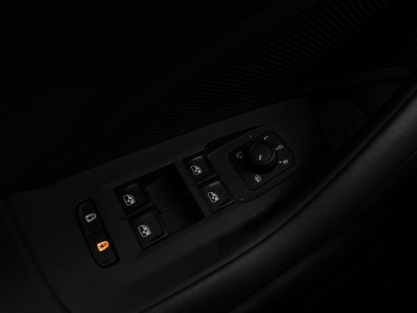 Volkswagen Passat Variant 1.5eTSI DSG Busisness AHK