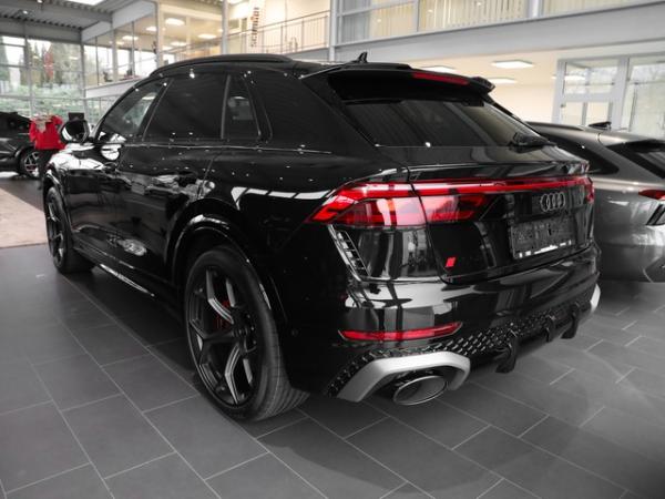 Audi RS Q8 Performance 	 HD-Matrix Keramik RS-Abgas AHK Pano HuD