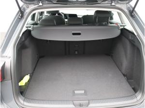 Volkswagen Golf VIII Life 1.5 eTSI DSG / Navi, LED+, AHK