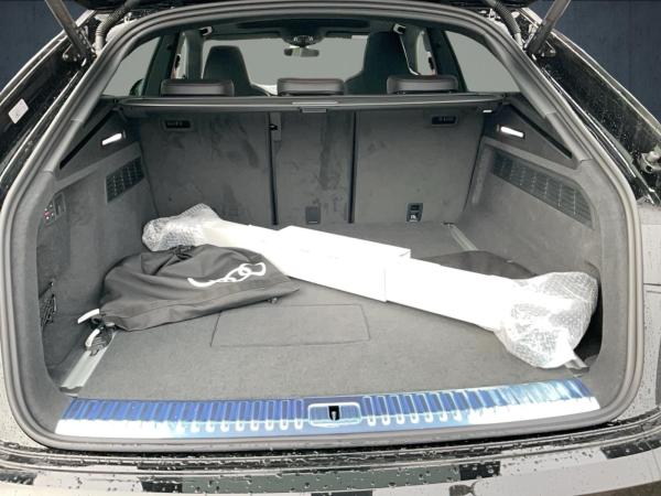 Audi Q8 SUV S line business TFSI e qu tiptr PANO 23