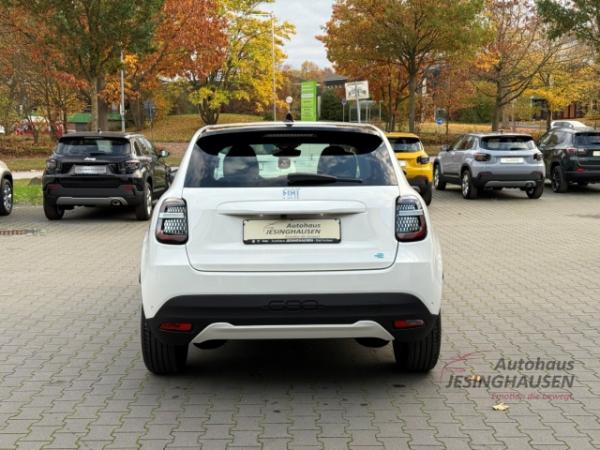 Fiat 600e Red+Rückfahrkam.+LED+Sitzheiz.+Navi Digitales Cockpit Soundsystem LED Apple CarPlay