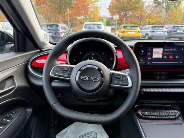 Fiat 600e Red+Rückfahrkam.+LED+Sitzheiz.+Navi Digitales Cockpit Soundsystem LED Apple CarPlay