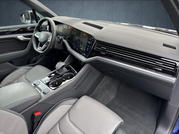 Volkswagen Touareg R-Line 3.0 TDI AHK/Pano/360/HuD/22"/HDMatrix/Assist