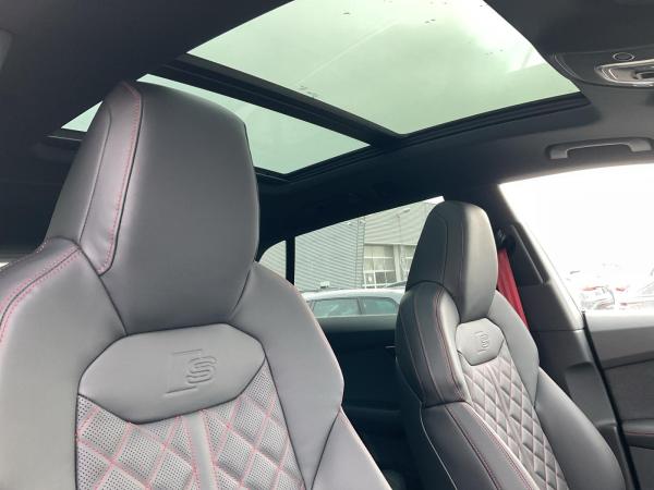 Audi Q8 SUV S line business TFSI e qu tiptr PANO 23