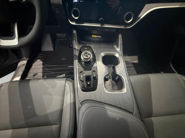 Lexus RZ 350e FWD Executive 2xKlima 360 ACC AUT