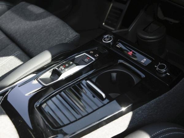 Audi Q6 e-tron Sportback edition one grey Matrix AHK