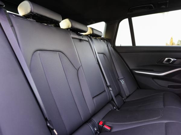 BMW 330 d xDrive M-Sport Touring AHK PANO ACC AdLED KoZg LNP: 78.440,00 € inkl. MwSt.