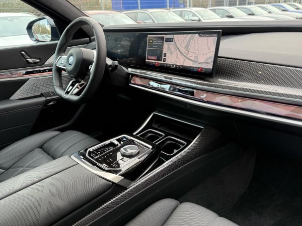BMW i7 xDrive60 M Sport //AHK Leas.ab EUR 999,-inkl.