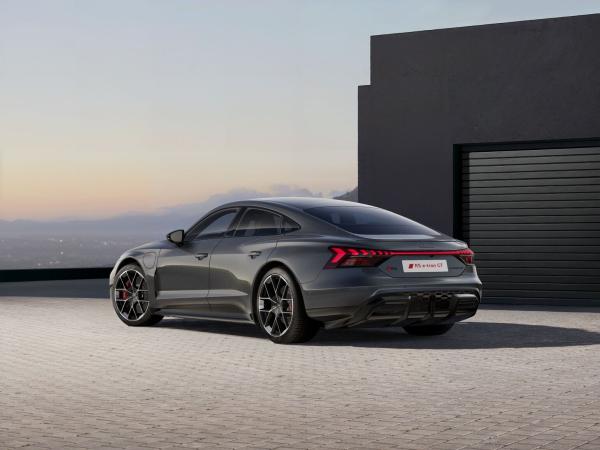 Audi e-tron GT RS (F8P)