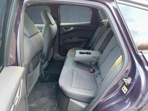 Audi Q4 e-tron Sportback 40   ⇒ AHK   ⇒ S-LINE   ⇒ Glasdach   ⇒ HUD