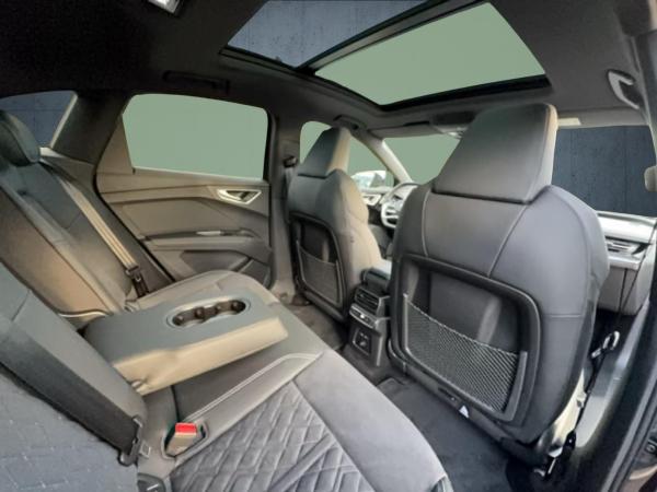 Audi Q4 e-tron Sportback 40   ⇒ AHK   ⇒ S-LINE   ⇒ Glasdach   ⇒ HUD