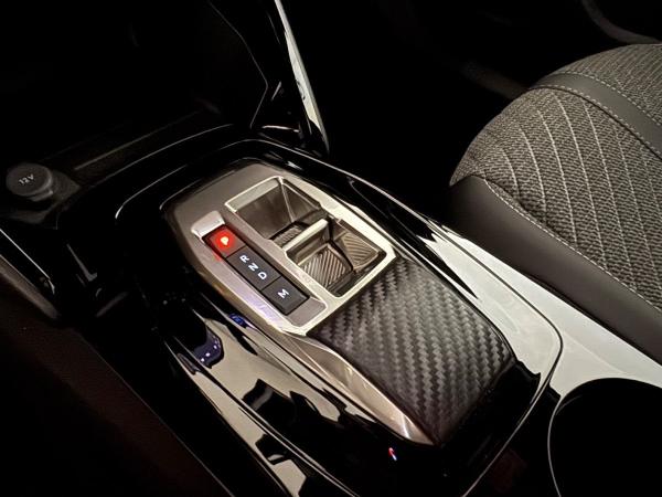 Peugeot 2008 1.2 PureTech 130 Allure LED+SHZ+KlimaA+PDC