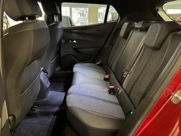 Peugeot 2008 1.2 PureTech 130 Allure LED+SHZ+KlimaA+PDC