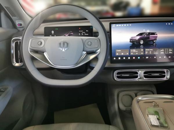 Leapmotor B10 Navi|360-Kamera|Sitz-/Lenkradheizung|Glasdach