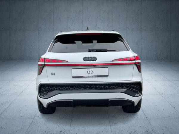Audi Q3 SUV e-hybrid S tr. AHK PANO LED 20 ACC Cam