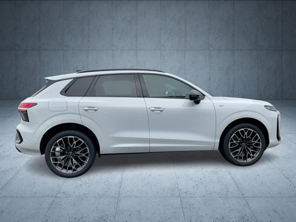 Audi Q3 SUV e-hybrid S tr. AHK PANO LED 20 ACC Cam