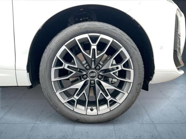 Audi Q3 SUV e-hybrid S tr. AHK PANO LED 20 ACC Cam