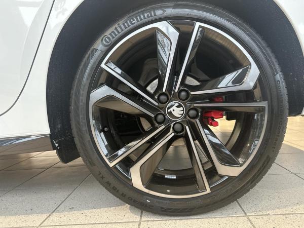 Skoda Fabia 130 Ed 1,5l TSI DSG *RFK SHZ LED NAVI*