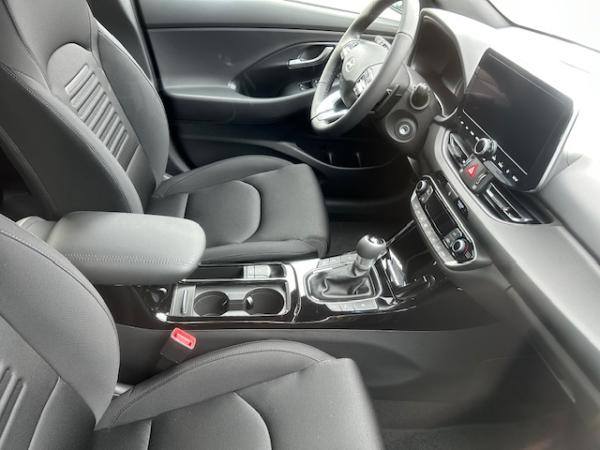 Hyundai i30 5 türig 140PS Automatik auf Lager sofort