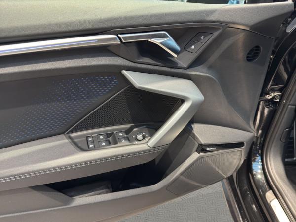 Audi A3 allstreet S line LED HuD Sonos Navi AHK 19"