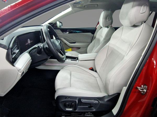 Volkswagen Passat Variant Elegance 1.5 TSI eHybrid AHK PANO