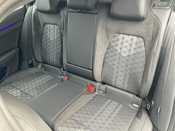 Volkswagen Golf VIII Var. R-Line 1.5 eTSI DSG AHK Navi ACC