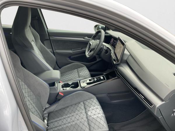 Volkswagen Golf VIII Var. R-Line 1.5 eTSI DSG AHK Navi ACC