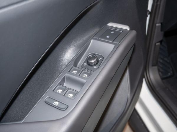 Volkswagen T-Roc Style 1.5 l eTSI OPF ) 7-Gang-Doppelkupplungsgetriebe DSG  !!!Nur noch bis Ende März!!! Nur so lange